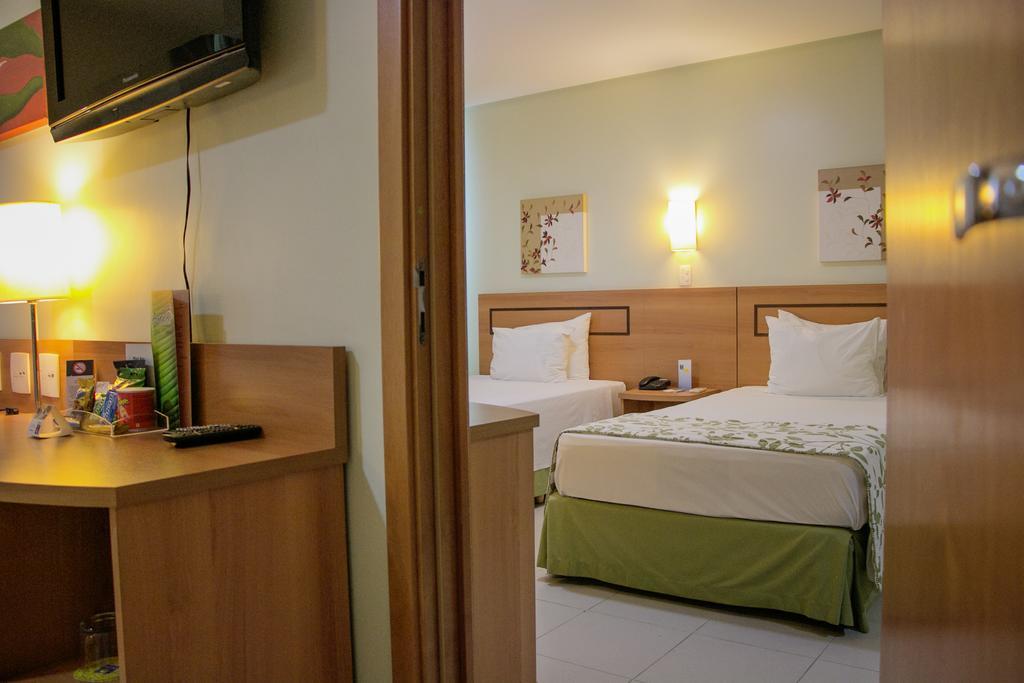 Comfort Hotel Manaus Bagian luar foto